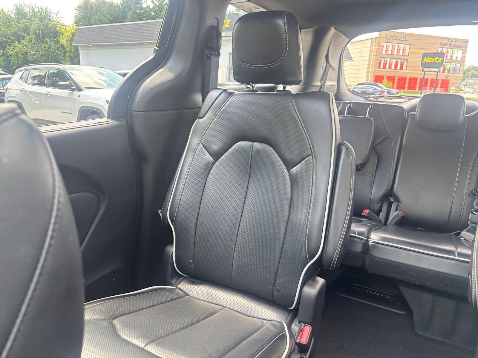 Used 2025 Chrysler Pacifica Limited FWD image 42