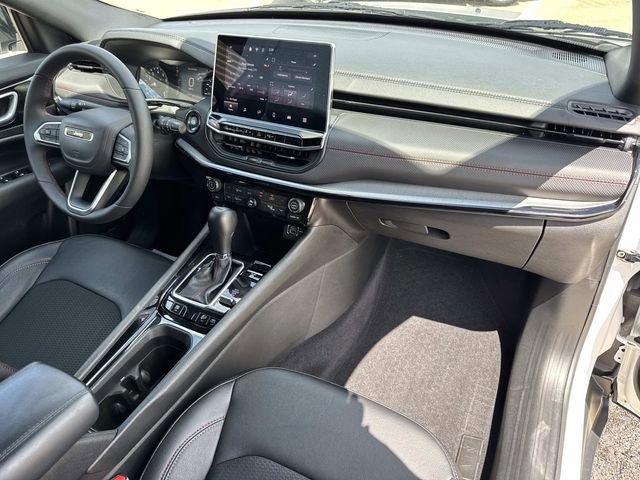 Used 2025 Jeep Compass Trailhawk AWD/4WD image 18