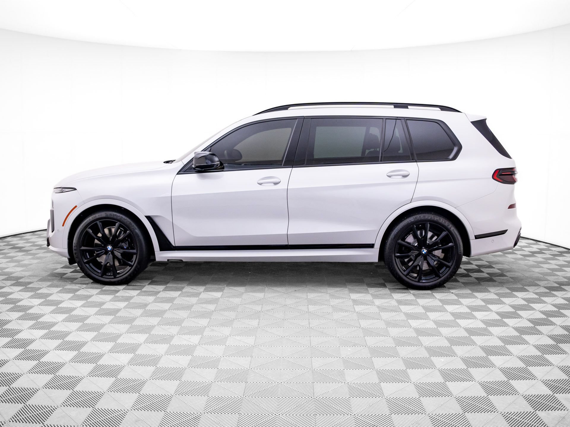 Used 2026 BMW X7 M60i AWD/4WD image 2