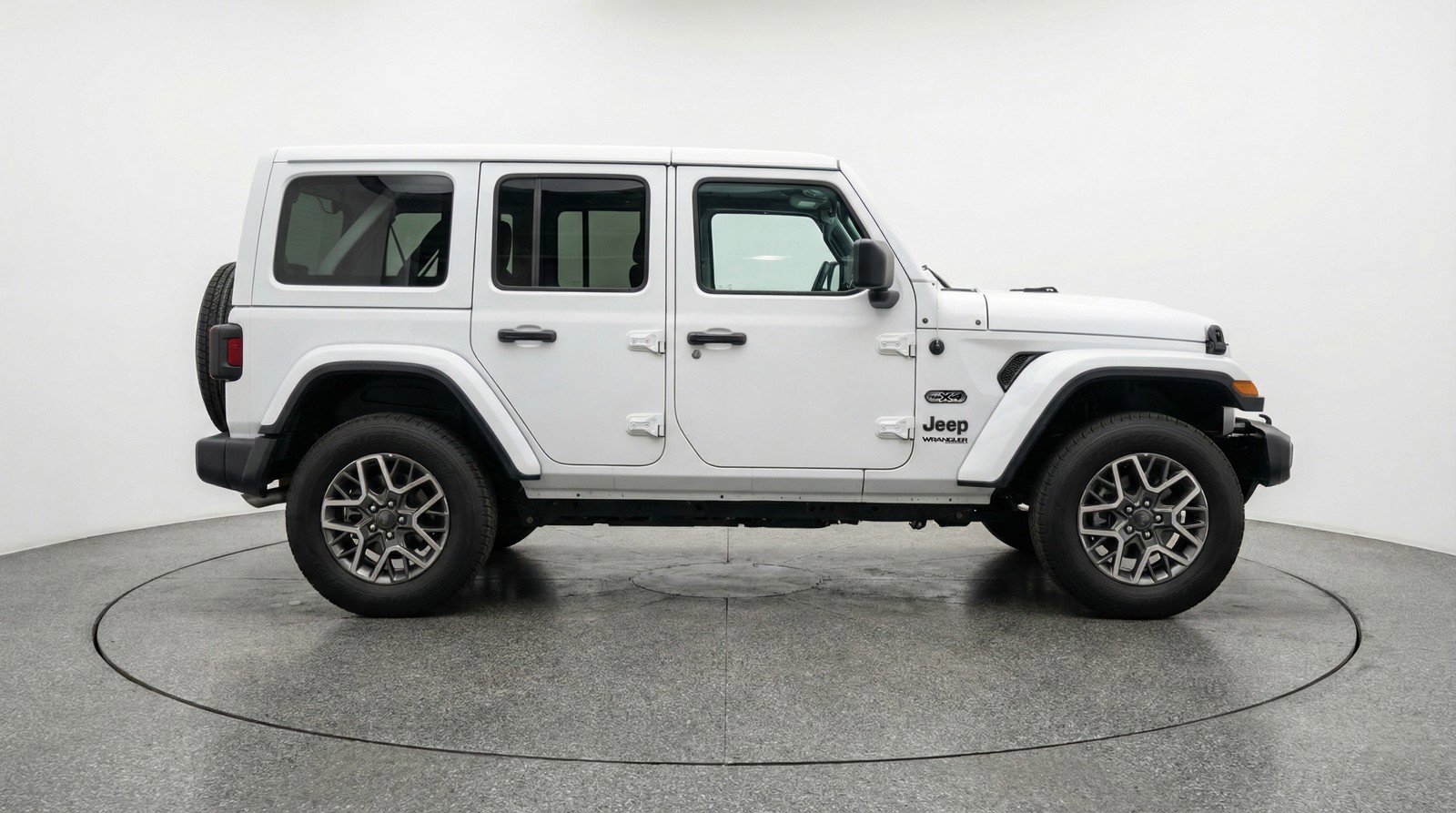 Used 2025 Jeep Wrangler Sahara image 11