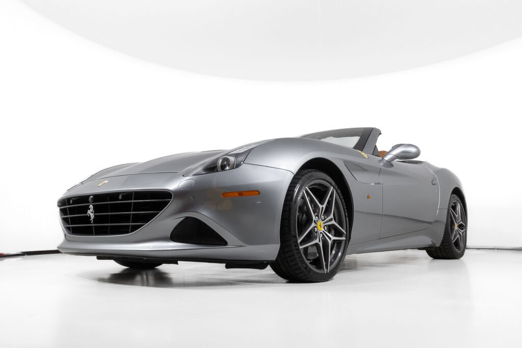 Used 2016 Ferrari California T RWD image 13
