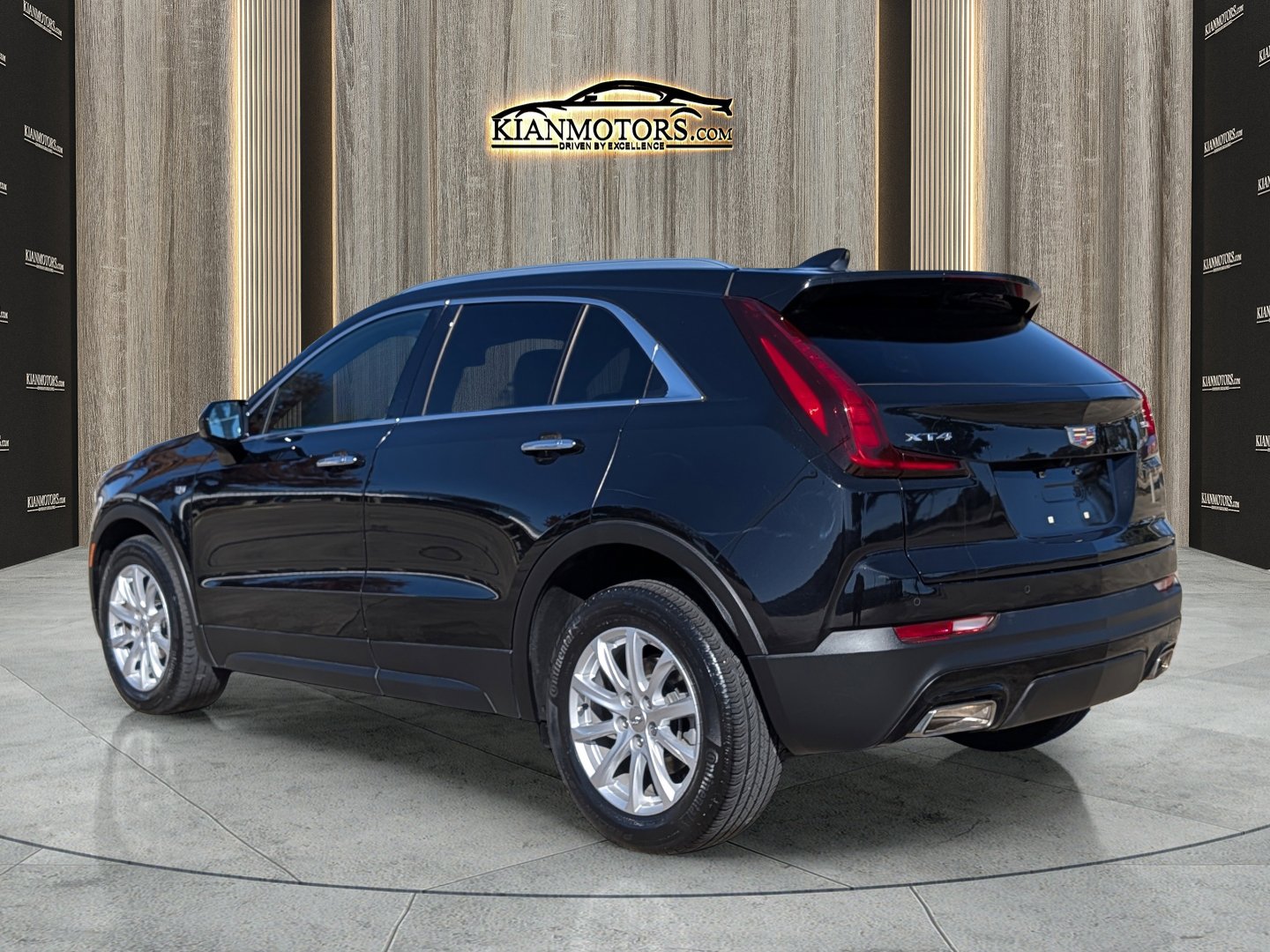 Used 2023 Cadillac XT4 Luxury w/ Cold Weather Package image 5