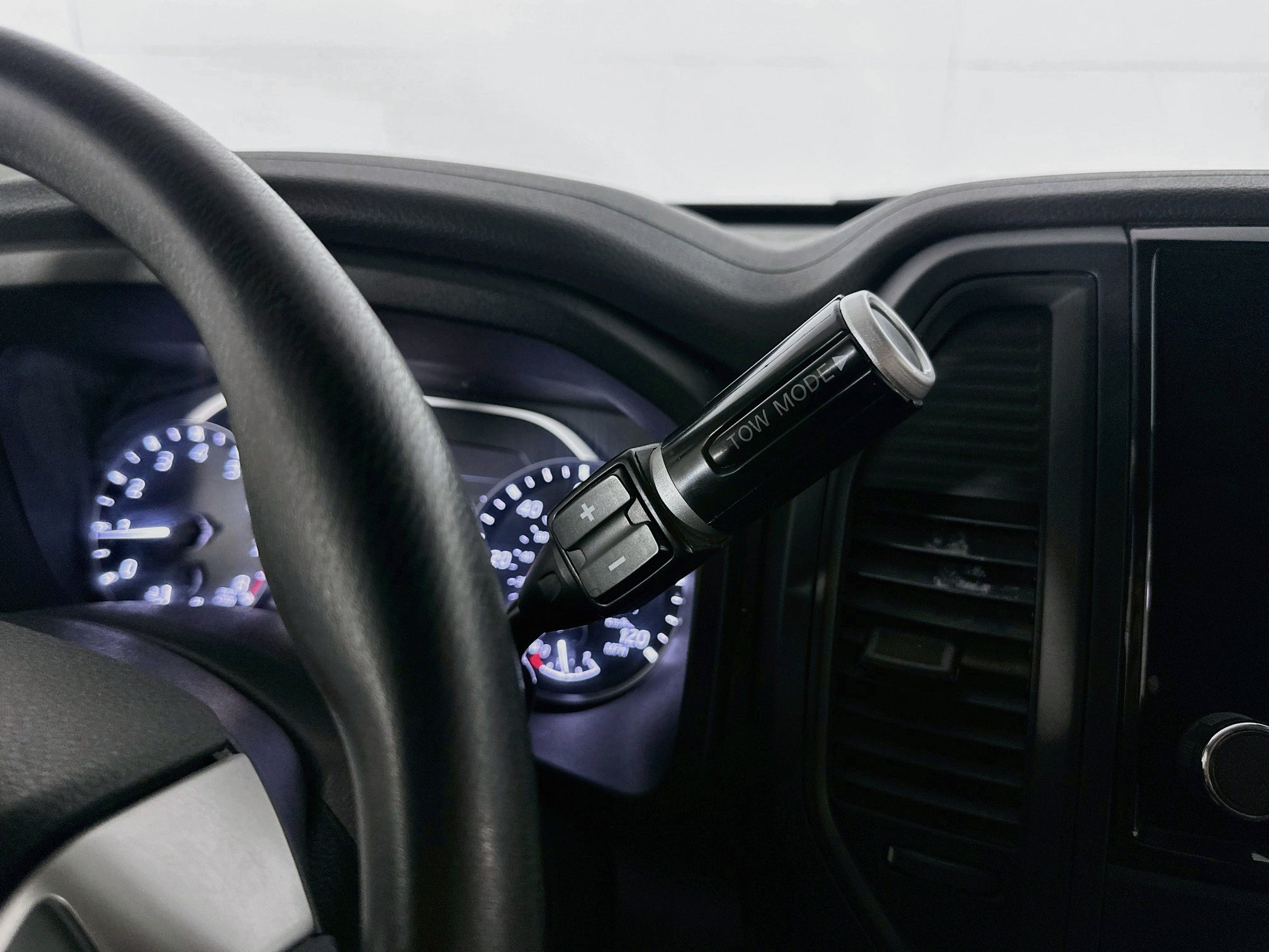 Used 2022 Nissan Titan SV w/ Accessory Utility Package RWD image 24
