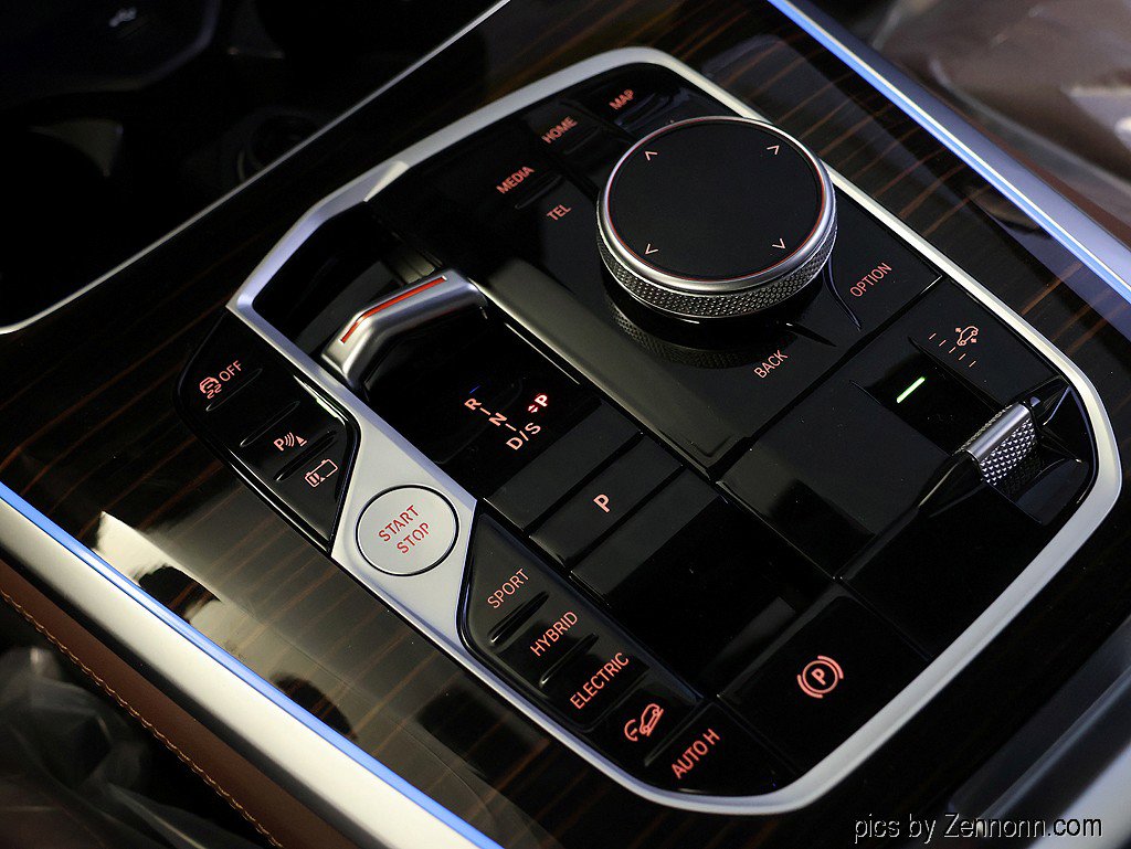 New 2026 BMW X5 xDrive50e w/ M Sport Package AWD/4WD image 27