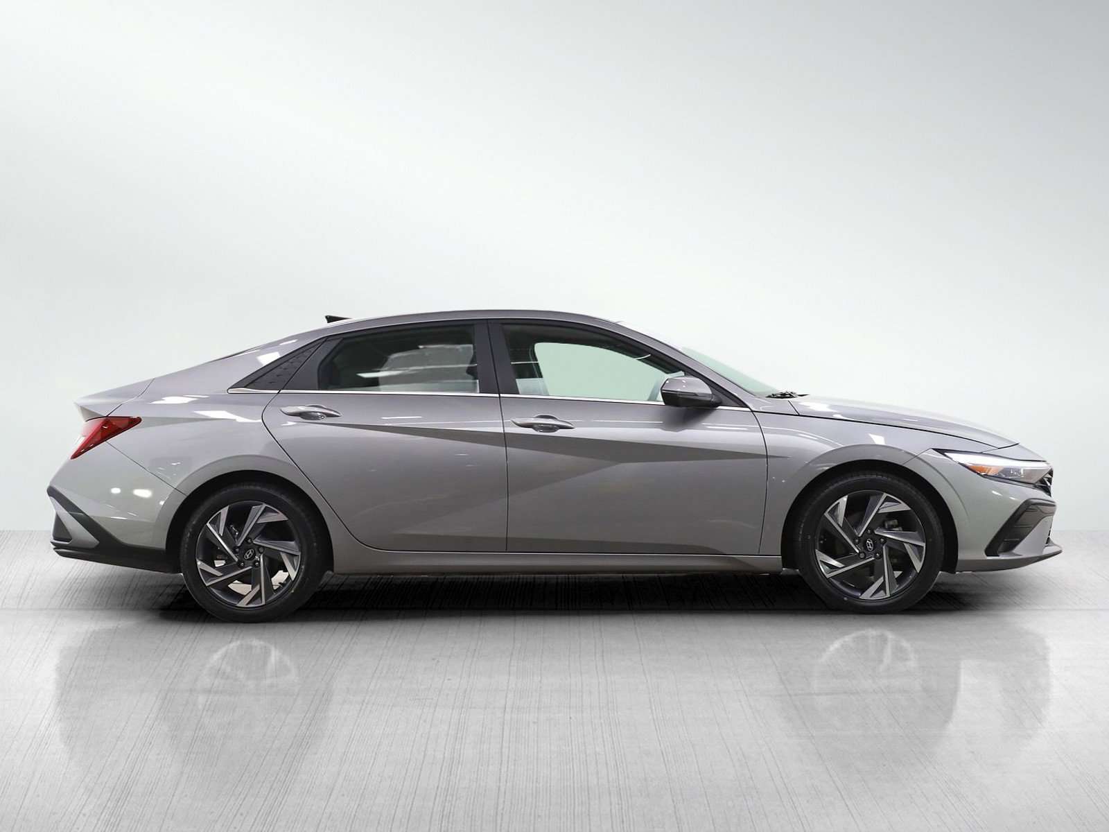 Used 2024 Hyundai Elantra Limited FWD image 6