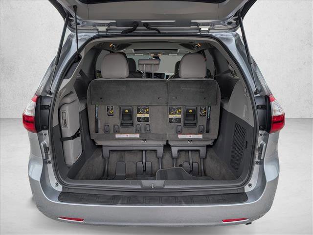 Used 2018 Toyota Sienna XLE image 6