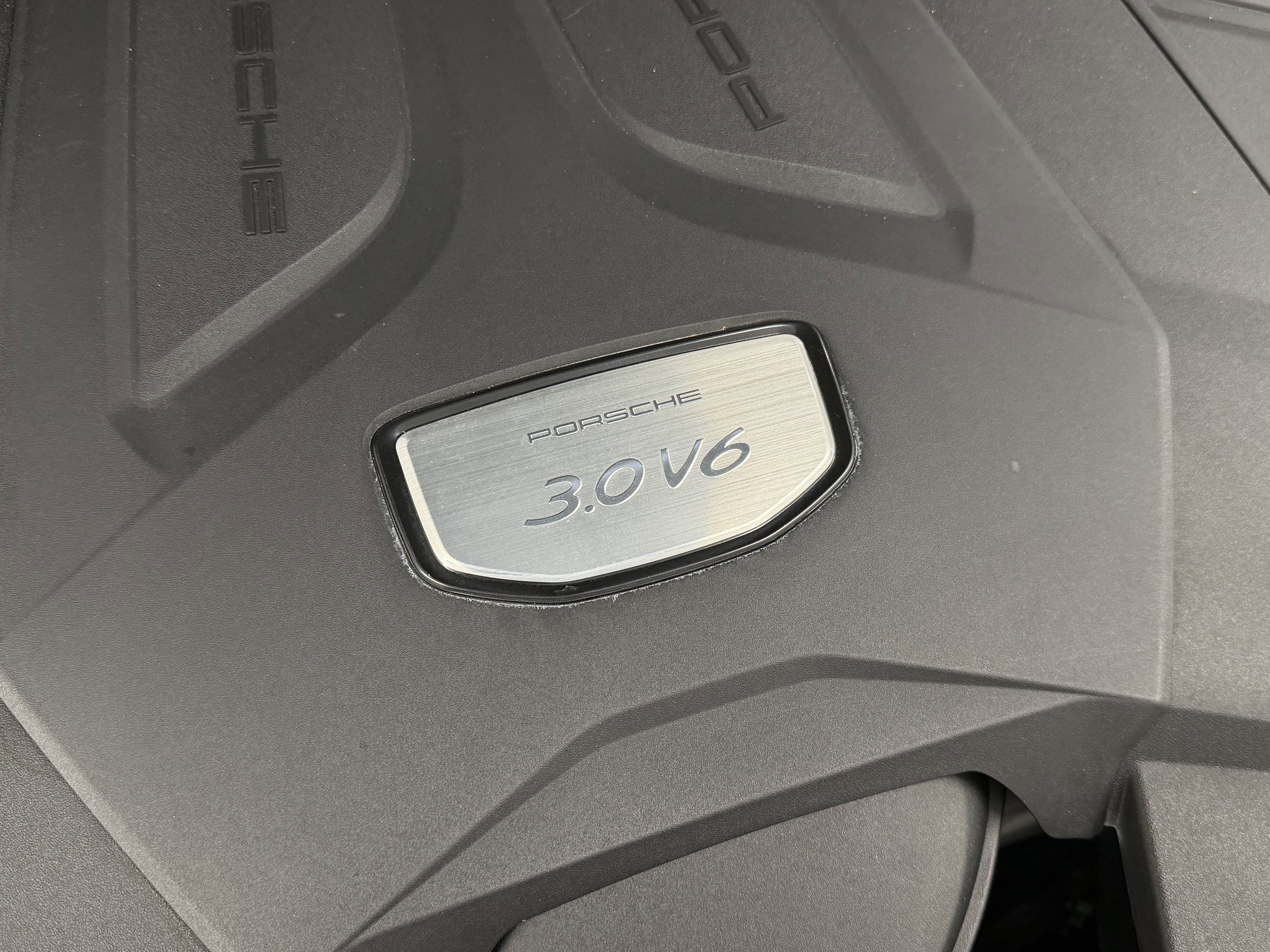 Certified 2022 Porsche Cayenne Platinum Edition image 63