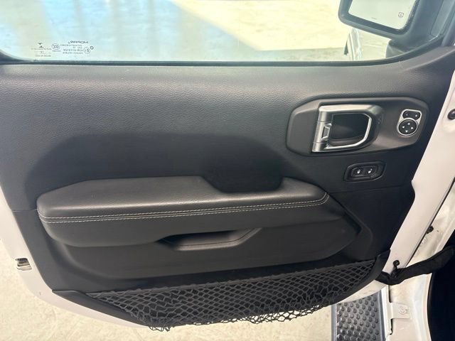 Used 2018 Jeep Wrangler Unlimited Sahara w/ Cold Weather Group AWD/4WD image 16