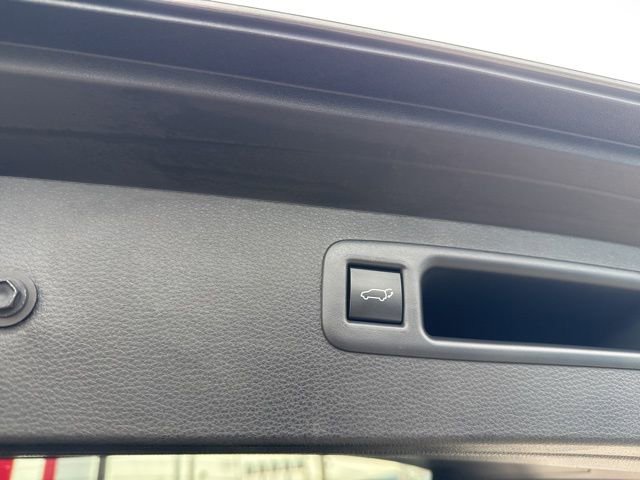 Used 2023 Toyota Highlander LE image 24