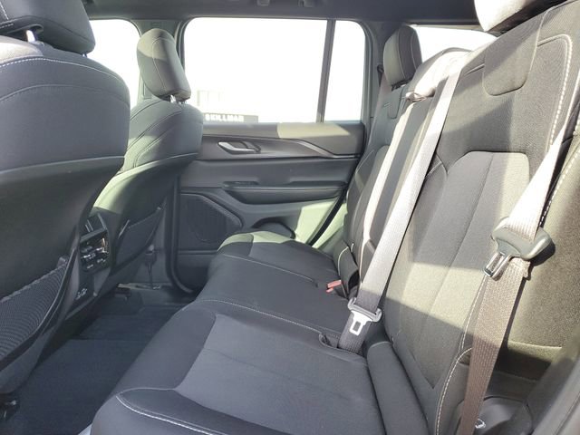 Used 2025 Jeep Grand Cherokee Laredo X image 10