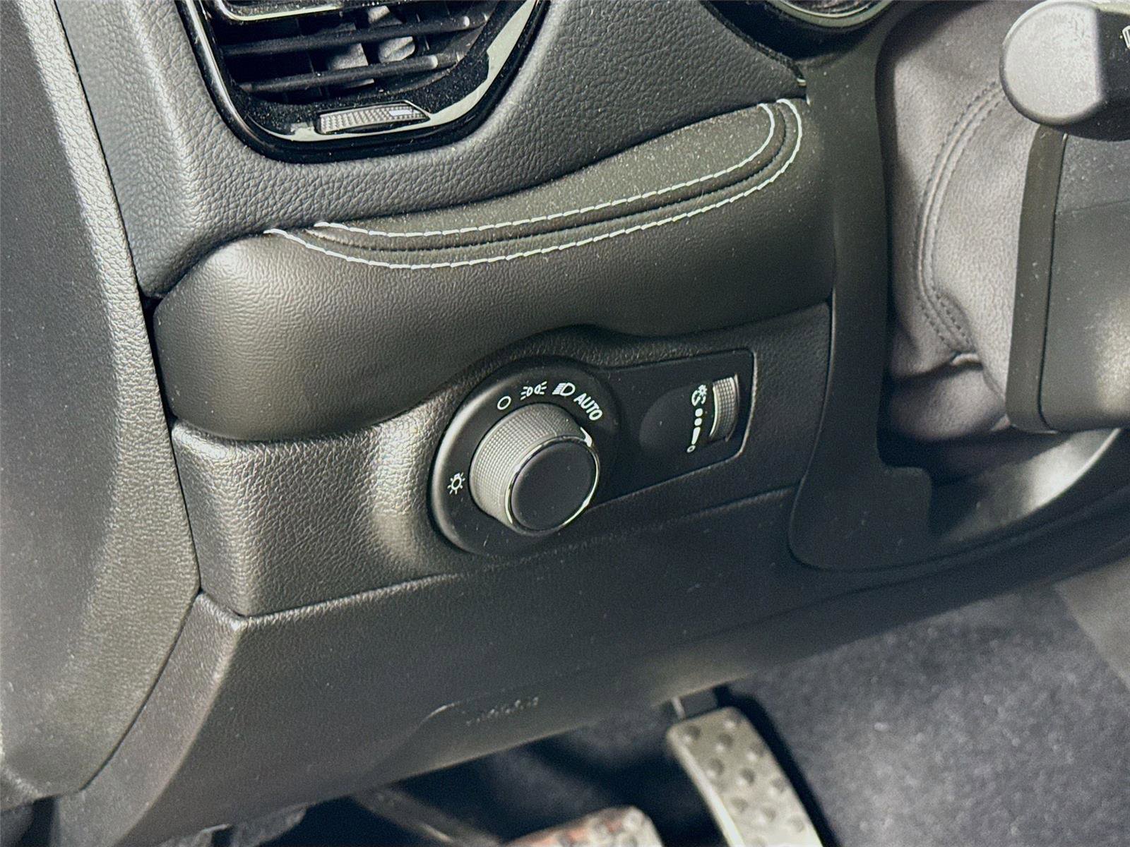 Used 2021 Dodge Durango SRT Hellcat w/ Technology Group image 5