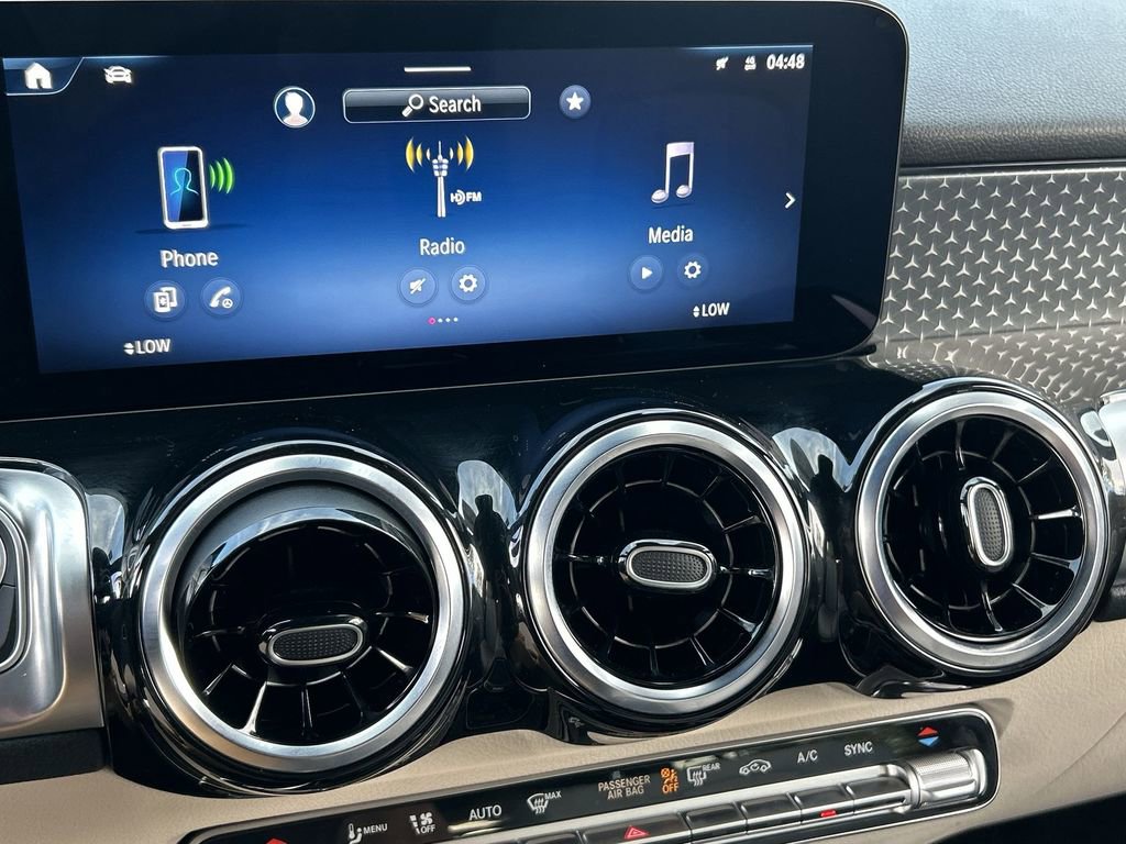 Used 2025 Mercedes-Benz GLB 250 4MATIC image 13