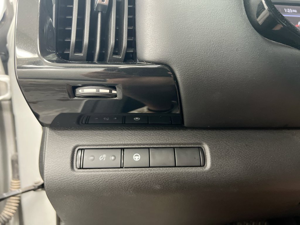 Used 2024 Nissan Pathfinder SV FWD image 18