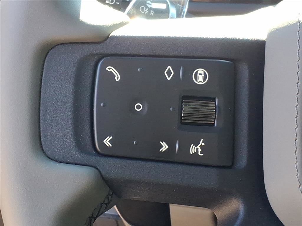Certified 2025 Land Rover Defender 110 image 16