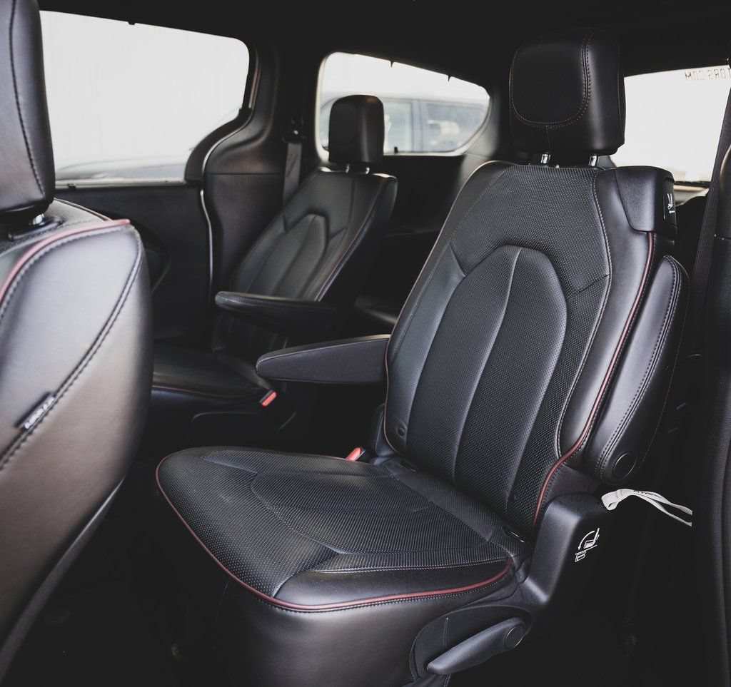 Used 2020 Chrysler Pacifica Limited FWD image 19