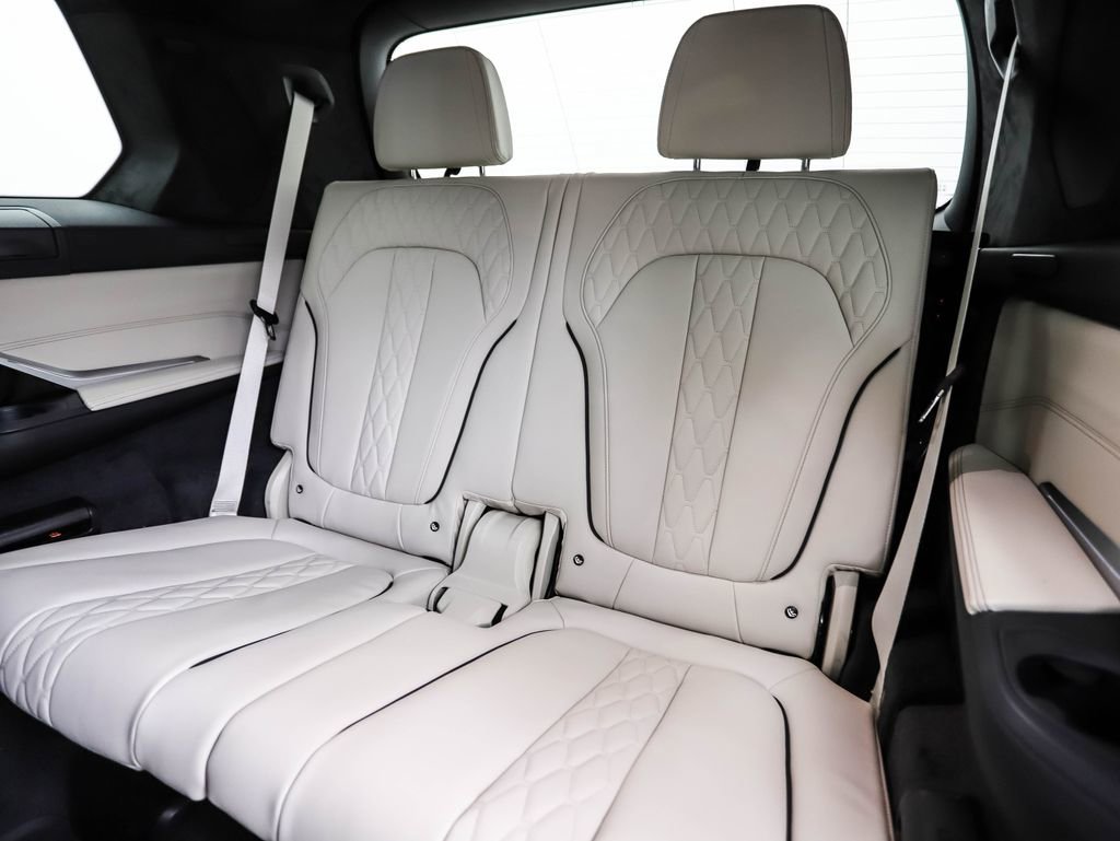 New 2026 BMW X7 M60i image 24
