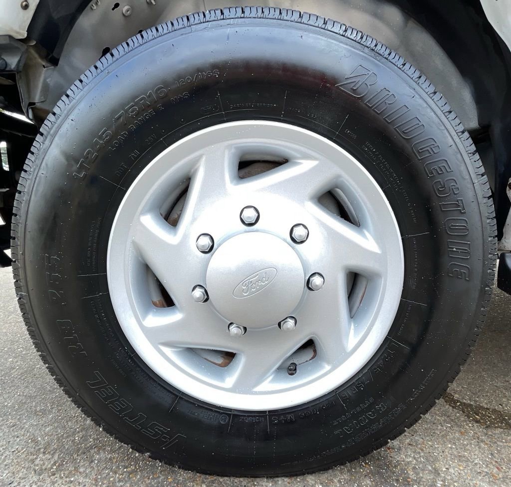 Used 2009 Ford E-350 and Econoline 350 XLT image 12