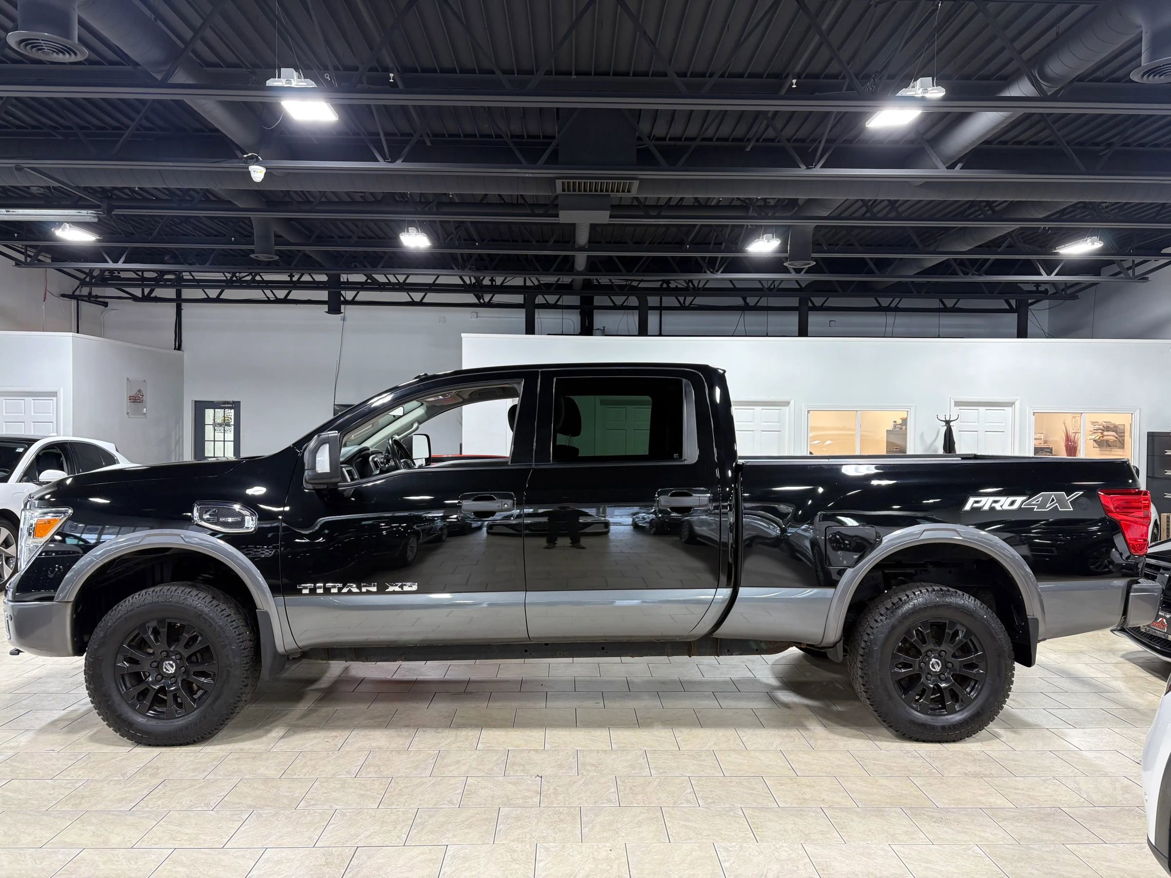 Used 2017 Nissan Titan PRO-4X image 28