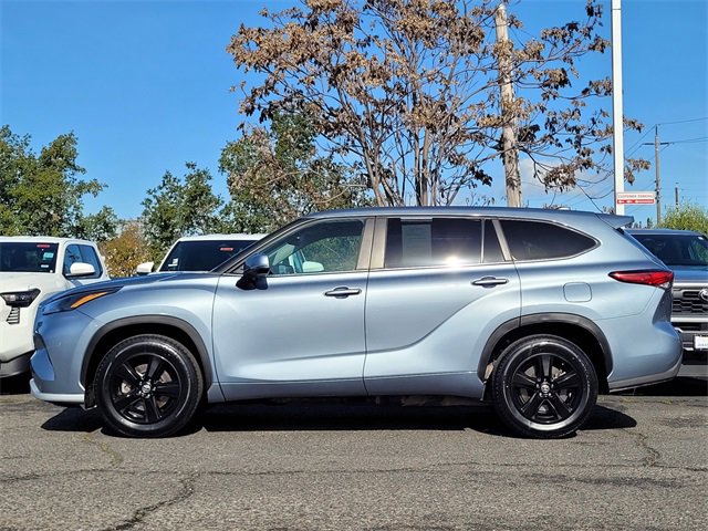 Certified 2023 Toyota Highlander LE image 9