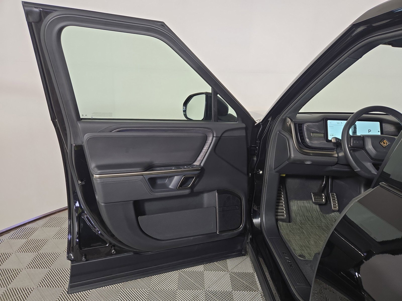 Used 2023 Rivian R1T Adventure image 16