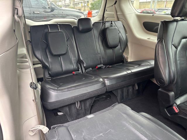 Used 2022 Chrysler Pacifica Touring-L FWD image 62