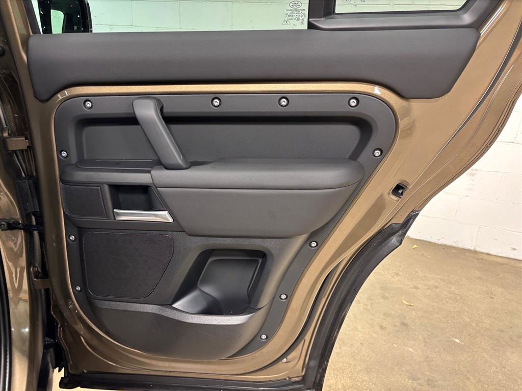 Used 2026 Land Rover Defender 110 S image 41