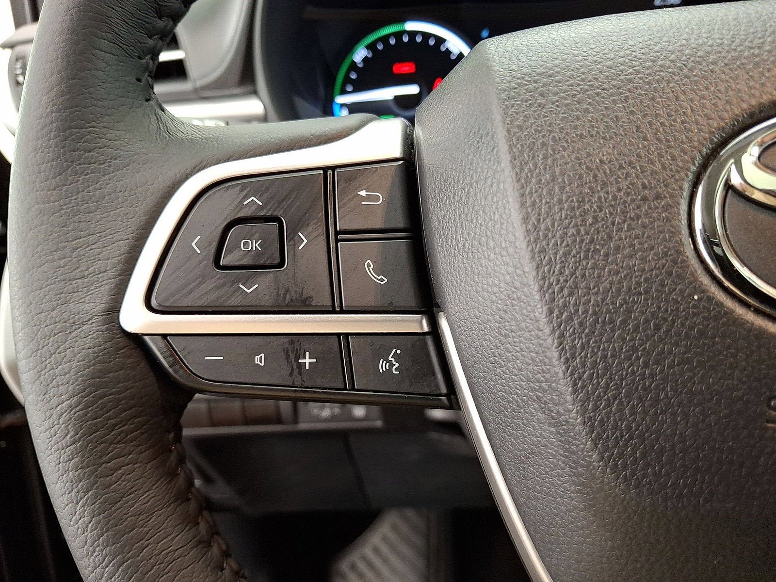 Used 2025 Toyota Sienna XLE AWD/4WD image 17