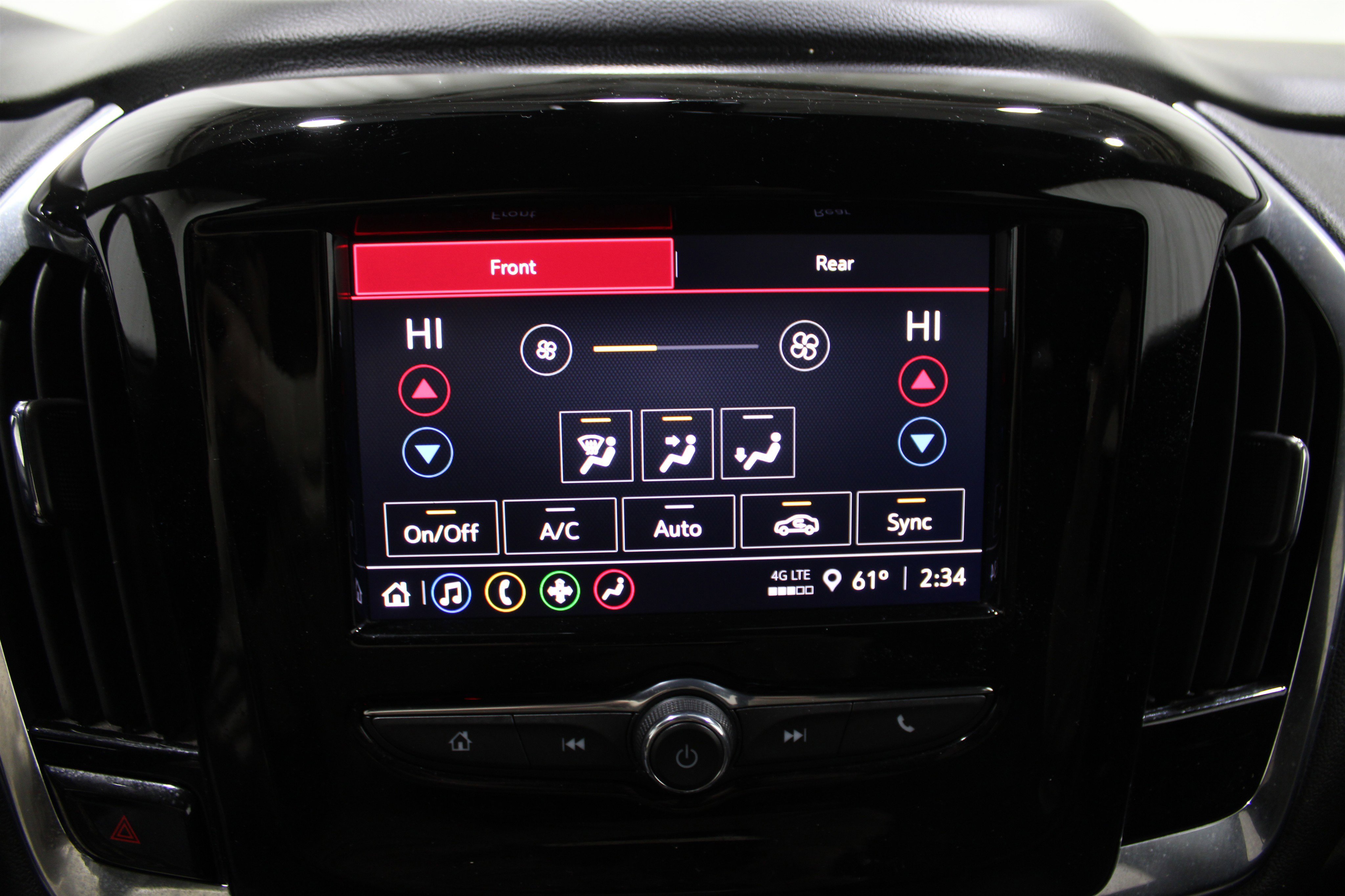 Used 2023 Chevrolet Traverse LT image 19