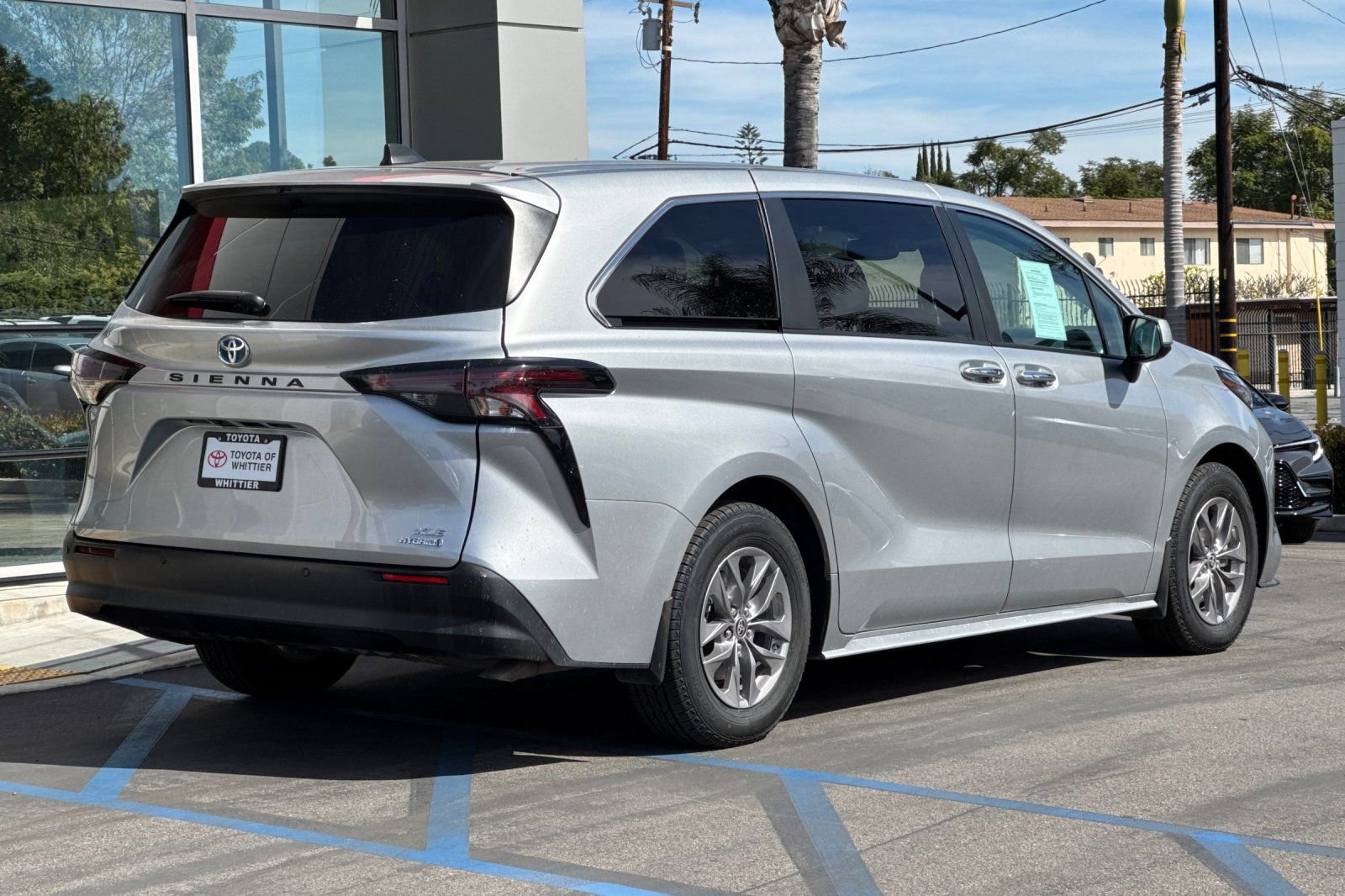 Certified 2023 Toyota Sienna XLE image 5