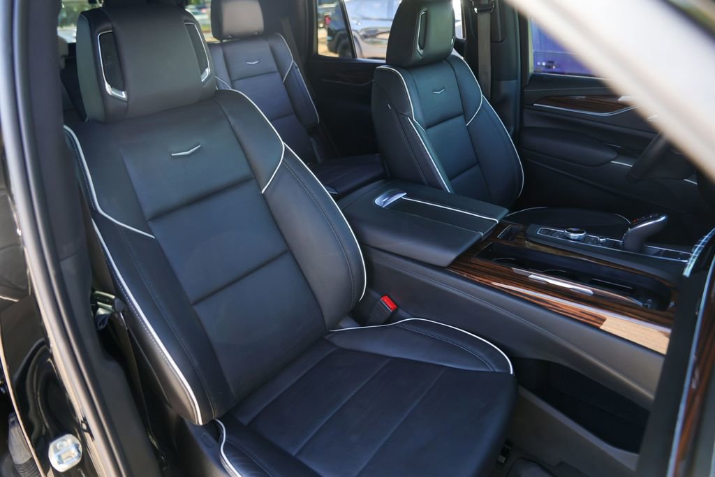 Used 2022 Cadillac Escalade Premium Luxury image 33