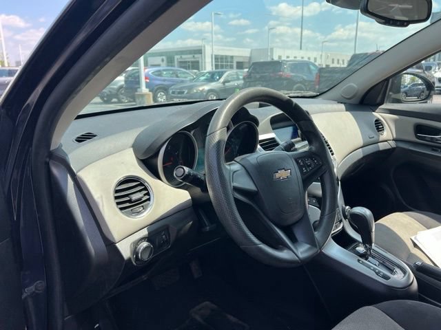 Used 2014 Chevrolet Cruze LS FWD image 9