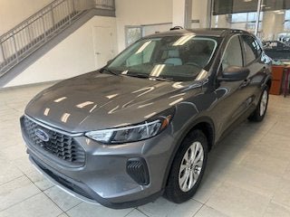 Used 2023 Ford Escape Active w/ Tech Pack #1 AWD/4WD image 2
