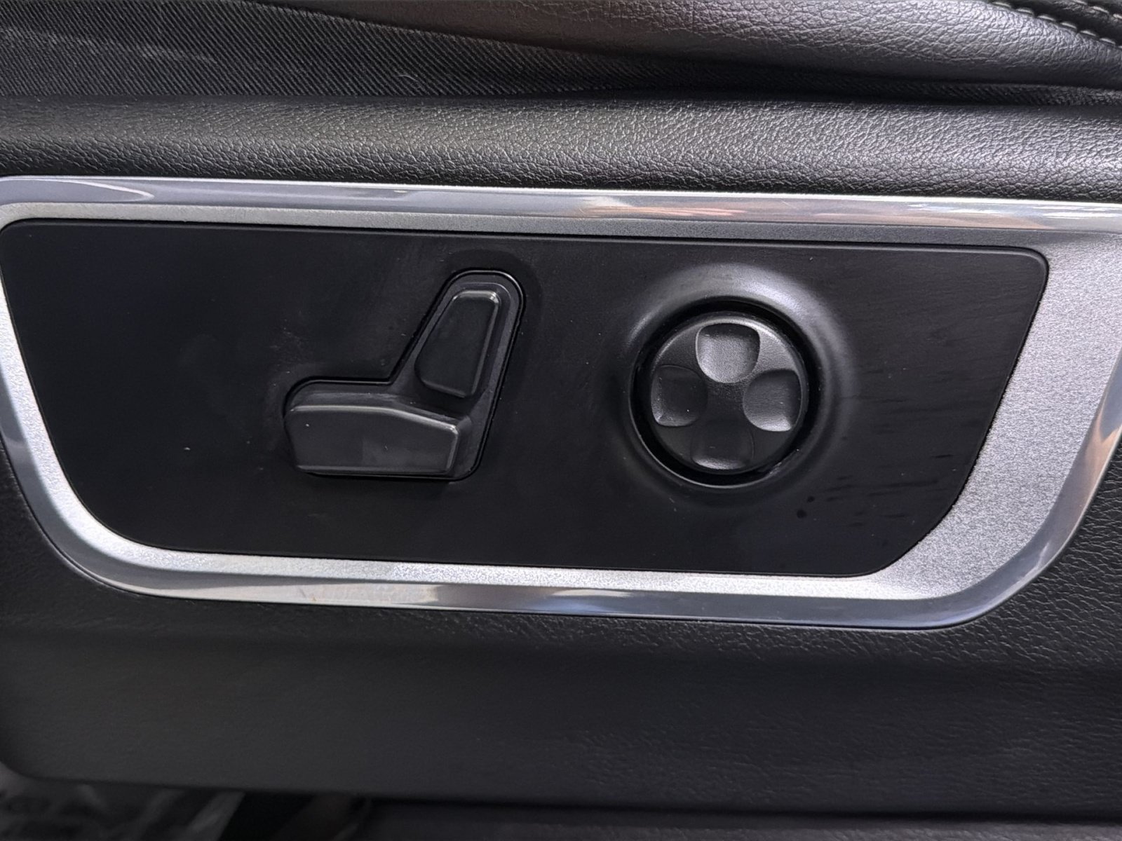 Used 2021 RAM 1500 Laramie AWD/4WD image 26