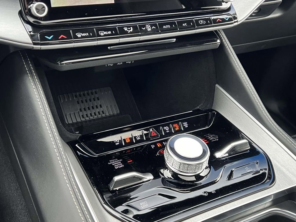 New 2026 Jeep Grand Wagoneer 4WD image 18