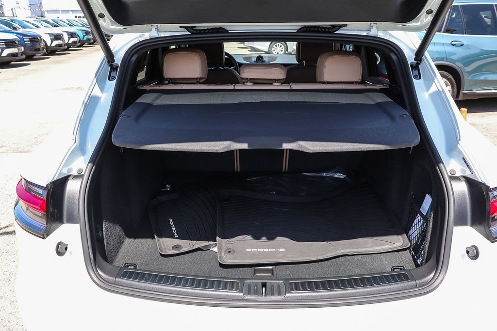 Used 2024 Porsche Macan AWD/4WD image 25