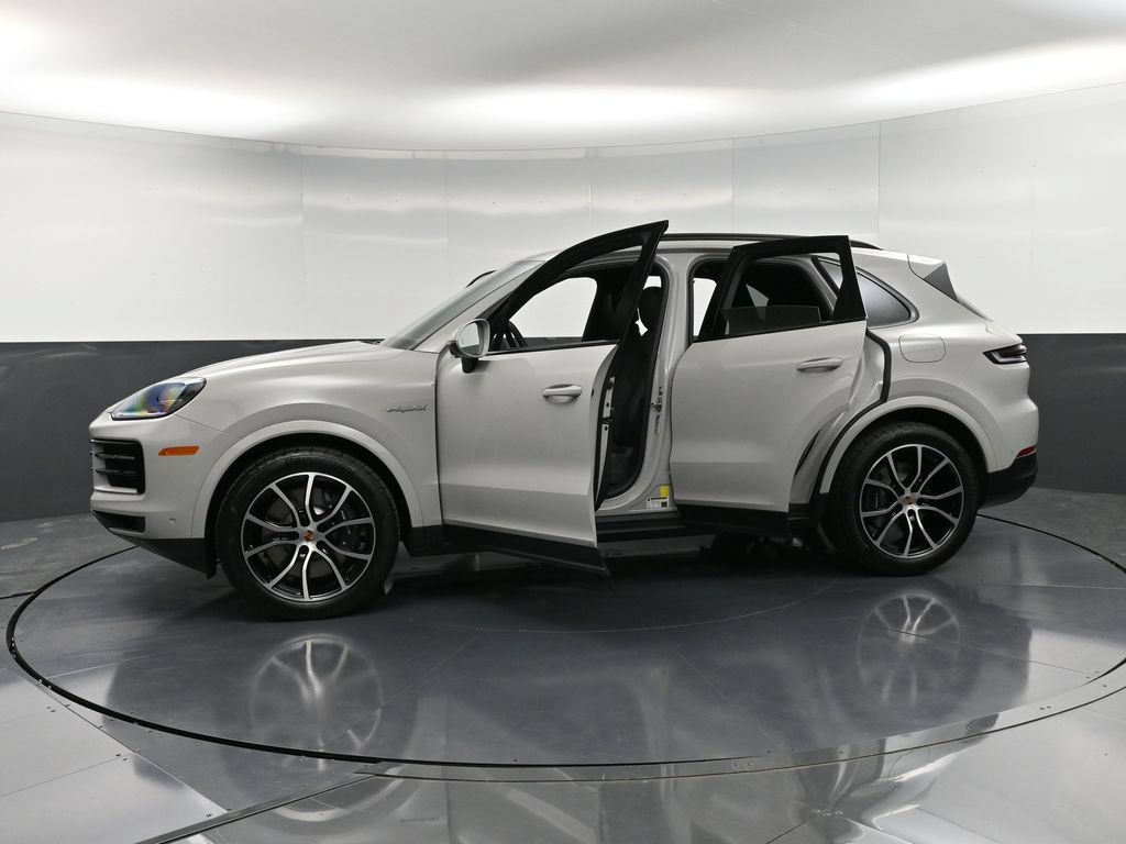 Certified 2026 Porsche Cayenne E-Hybrid AWD/4WD image 38