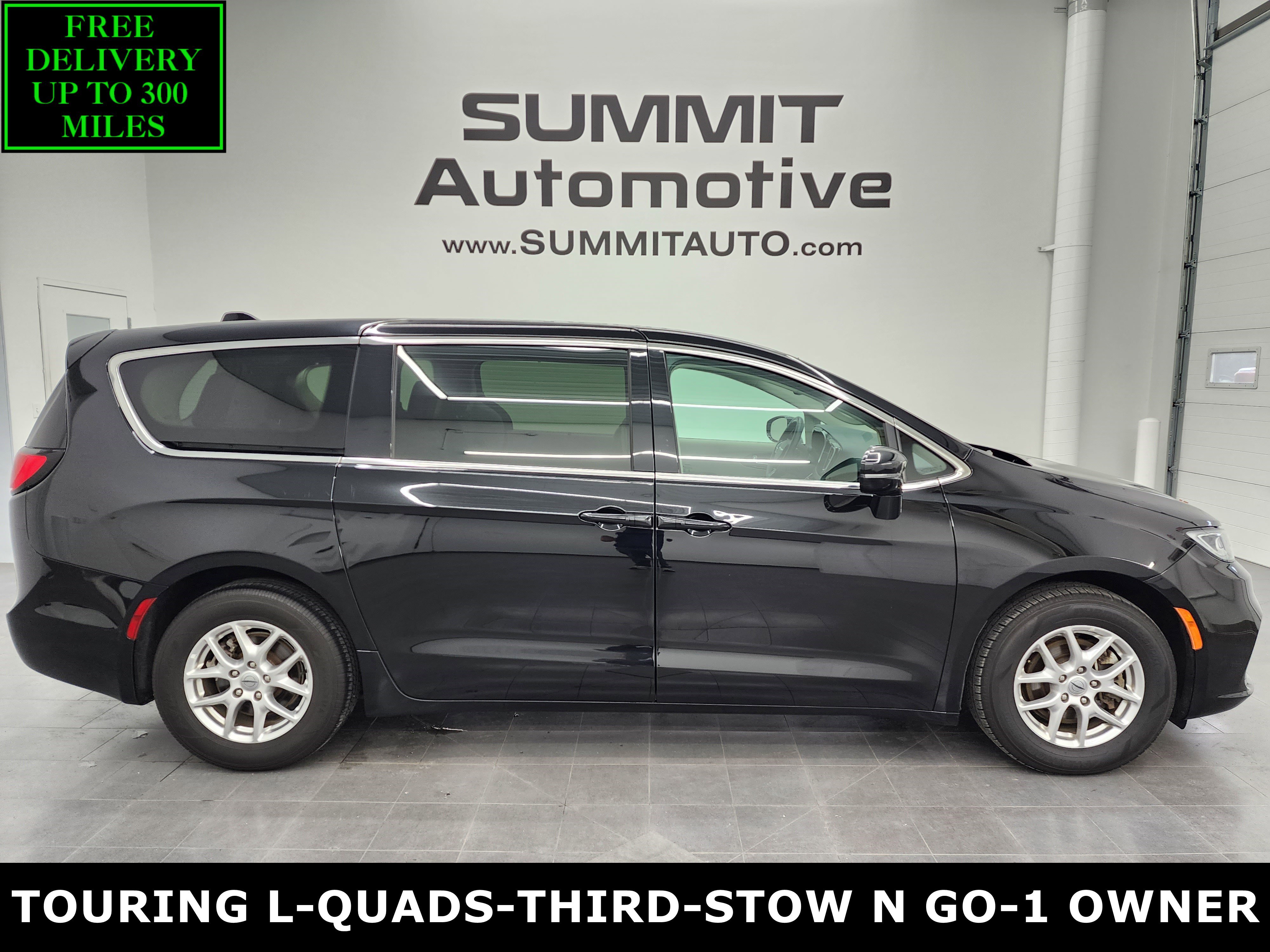 Used 2024 Chrysler Pacifica Touring-L FWD image 1