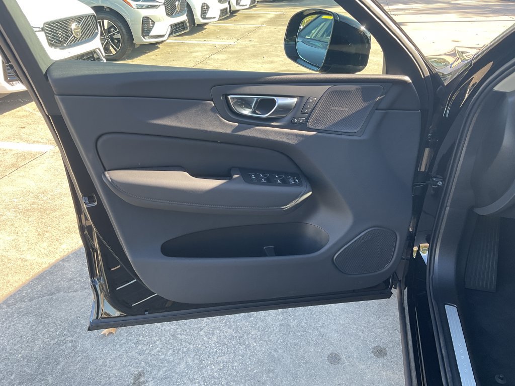 New 2027 Volvo XC60 T8 Plus AWD/4WD image 11