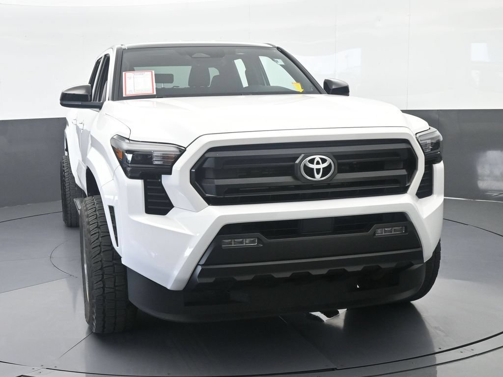 Used 2025 Toyota Tacoma SR5 AWD/4WD image 9