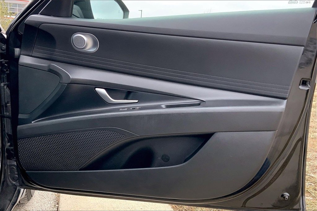 Used 2023 Hyundai Elantra SEL image 22