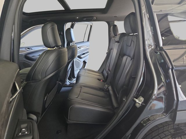 New 2025 Jeep Grand Cherokee Limited w/ Trailer Tow Package image 16