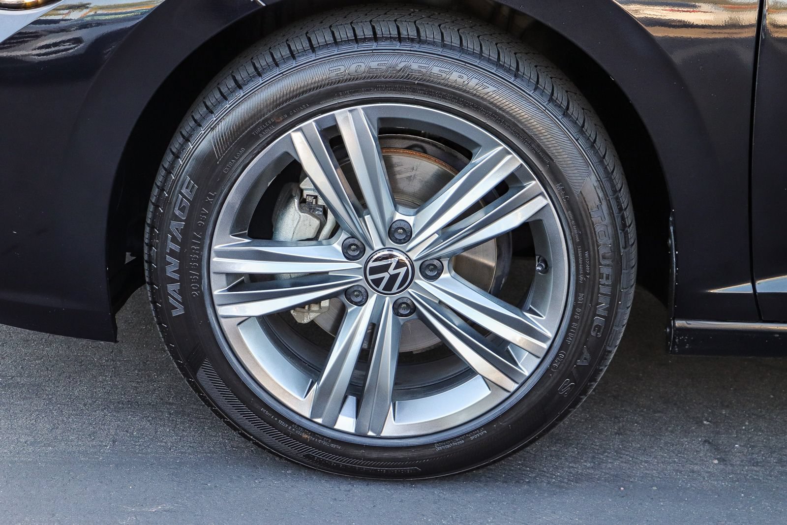 Used 2024 Volkswagen Jetta SE FWD image 11