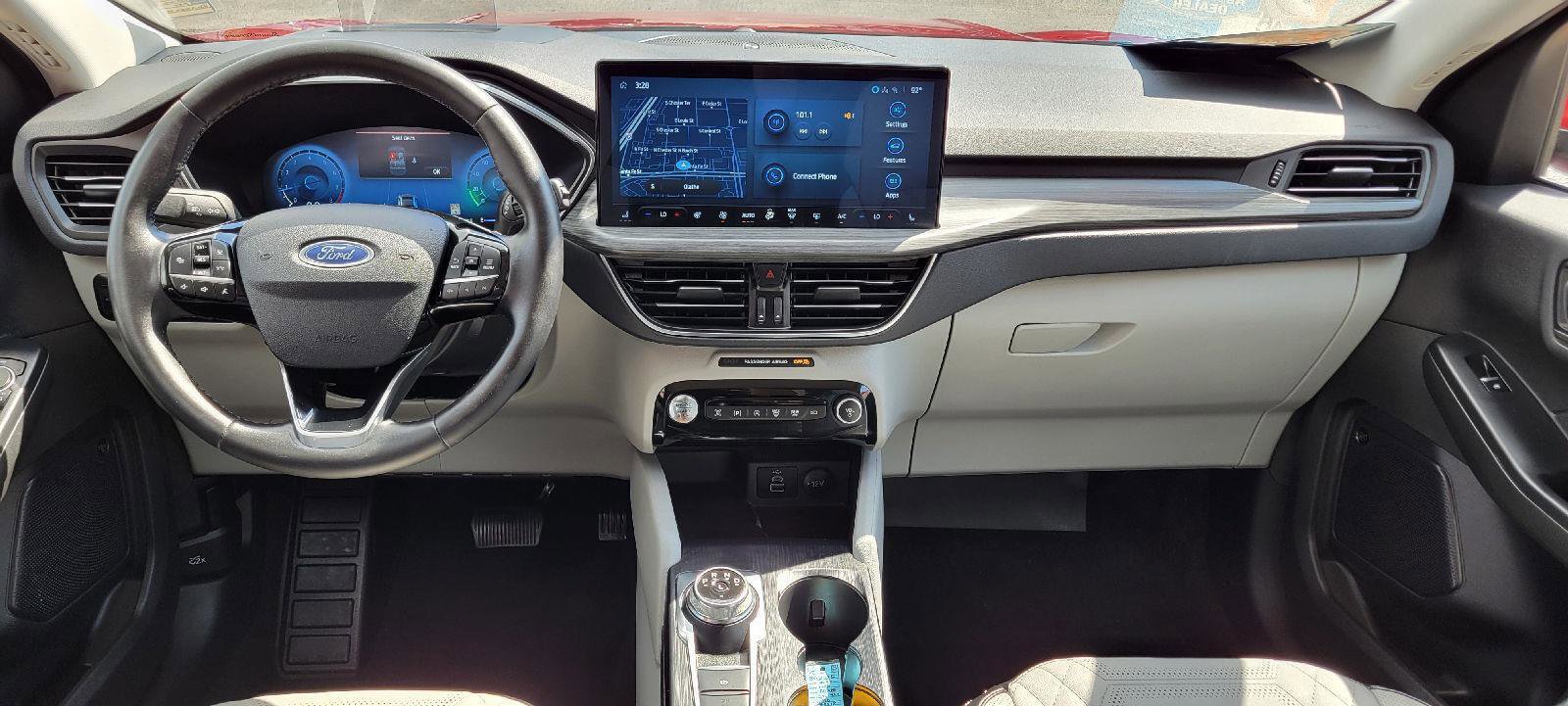 Used 2024 Ford Escape Platinum w/ Premium Technology Package image 4