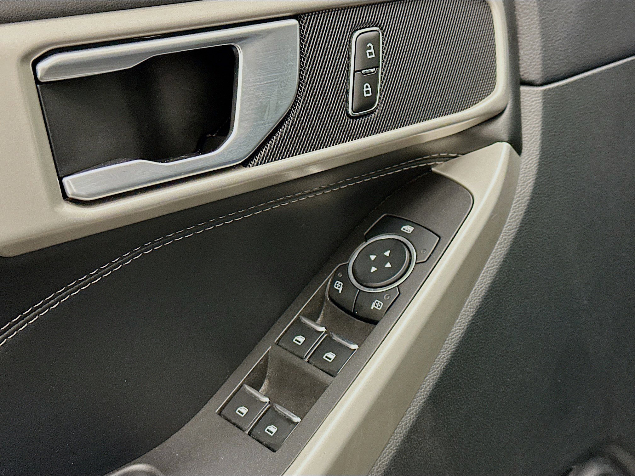 Used 2023 Ford Explorer XLT w/ Equipment Group 202A image 15