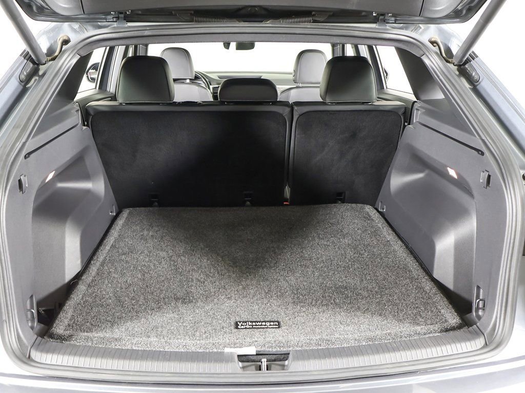 Used 2020 Volkswagen Atlas Cross Sport SE image 19