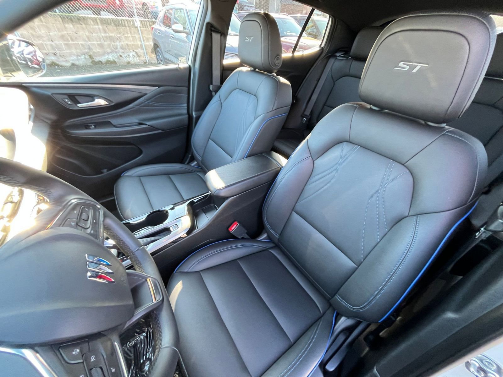 Used 2025 Buick Envista Sport Touring image 35