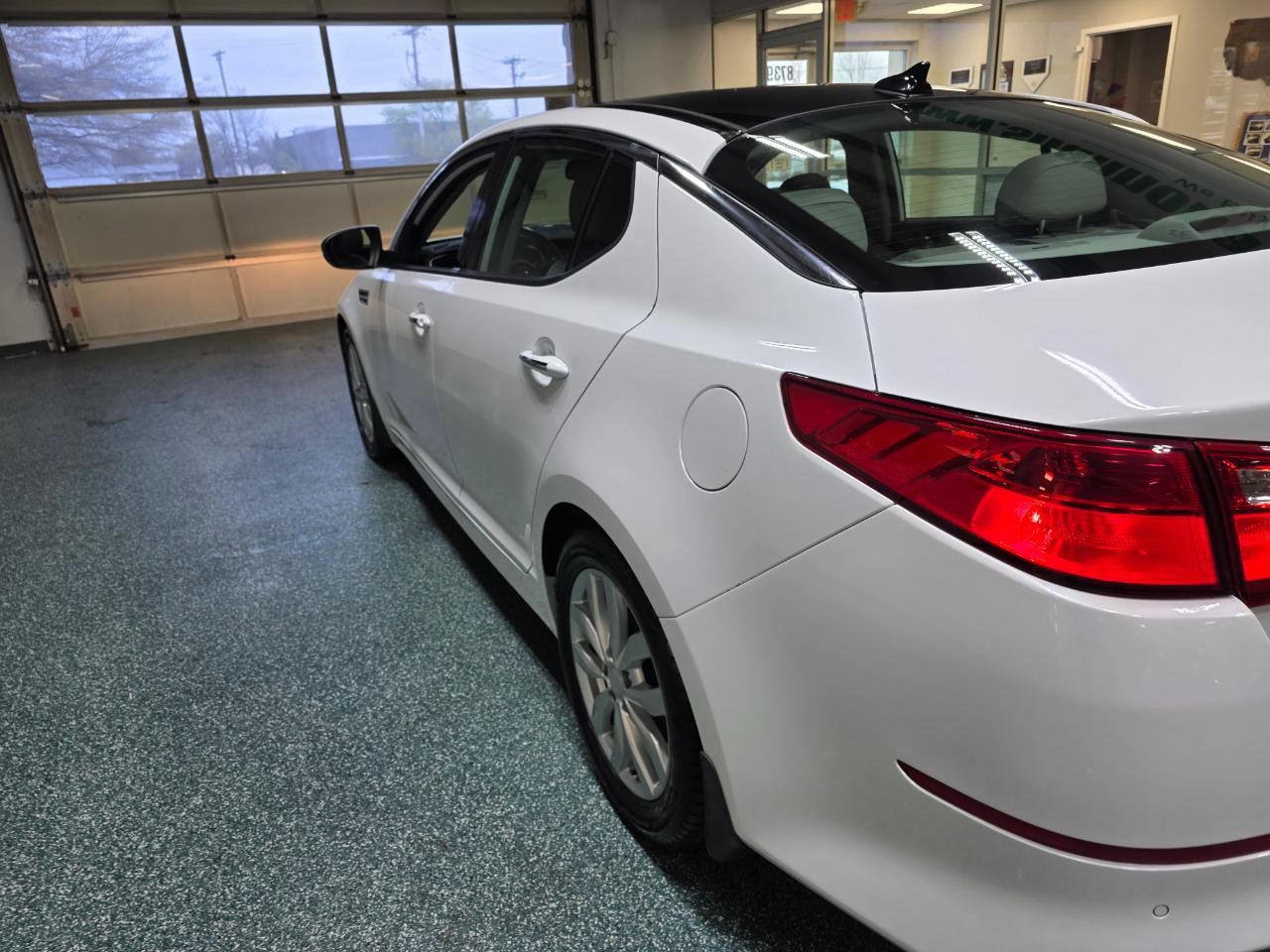Used 2015 Kia Optima EX w/ EX Premium Package image 10