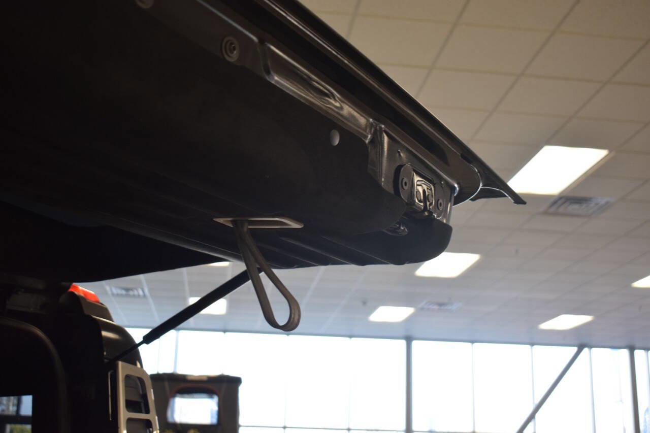 Used 2003 HUMMER H2 w/ Preferred Equipment Group image 42