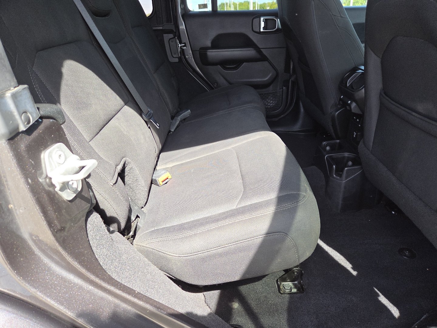 Used 2018 Jeep Wrangler Unlimited Sahara AWD/4WD image 18