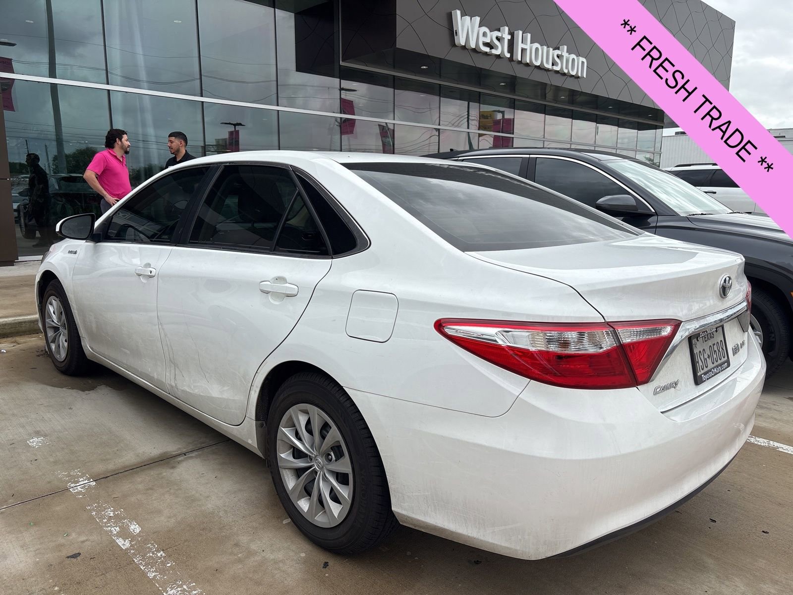 Used 2016 Toyota Camry LE image 5
